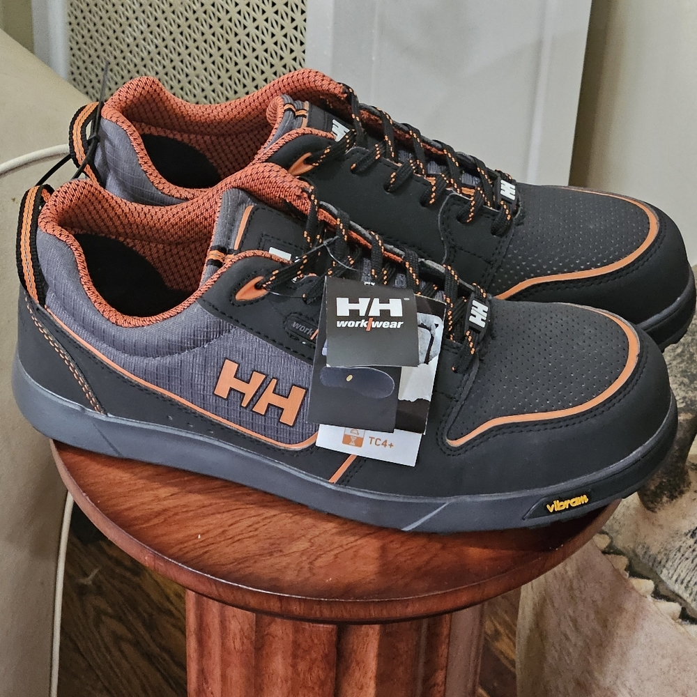HELLY HANSEN